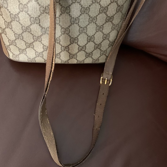 Authentic Gucci - Picture 4 of 11